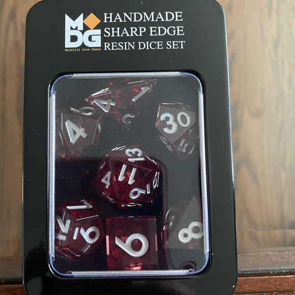 Red dice set - Picture 1 of 6